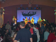 Tivola's Welt - Bildergalerie Neuendorfer Dorffest im Jahr 2003 - Beatabend mit der Gruppen The Jets, Sperrstund und Sohlmen