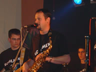 Tivola's Welt - Bildergalerie Neuendorfer Dorffest im Jahr 2003 - Beatabend mit der Gruppen The Jets, Sperrstund und Sohlmen